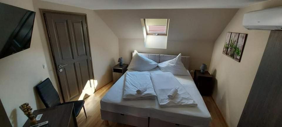 Soerpatika Vendeghaz Hotel Badacsonytomaj Room photo